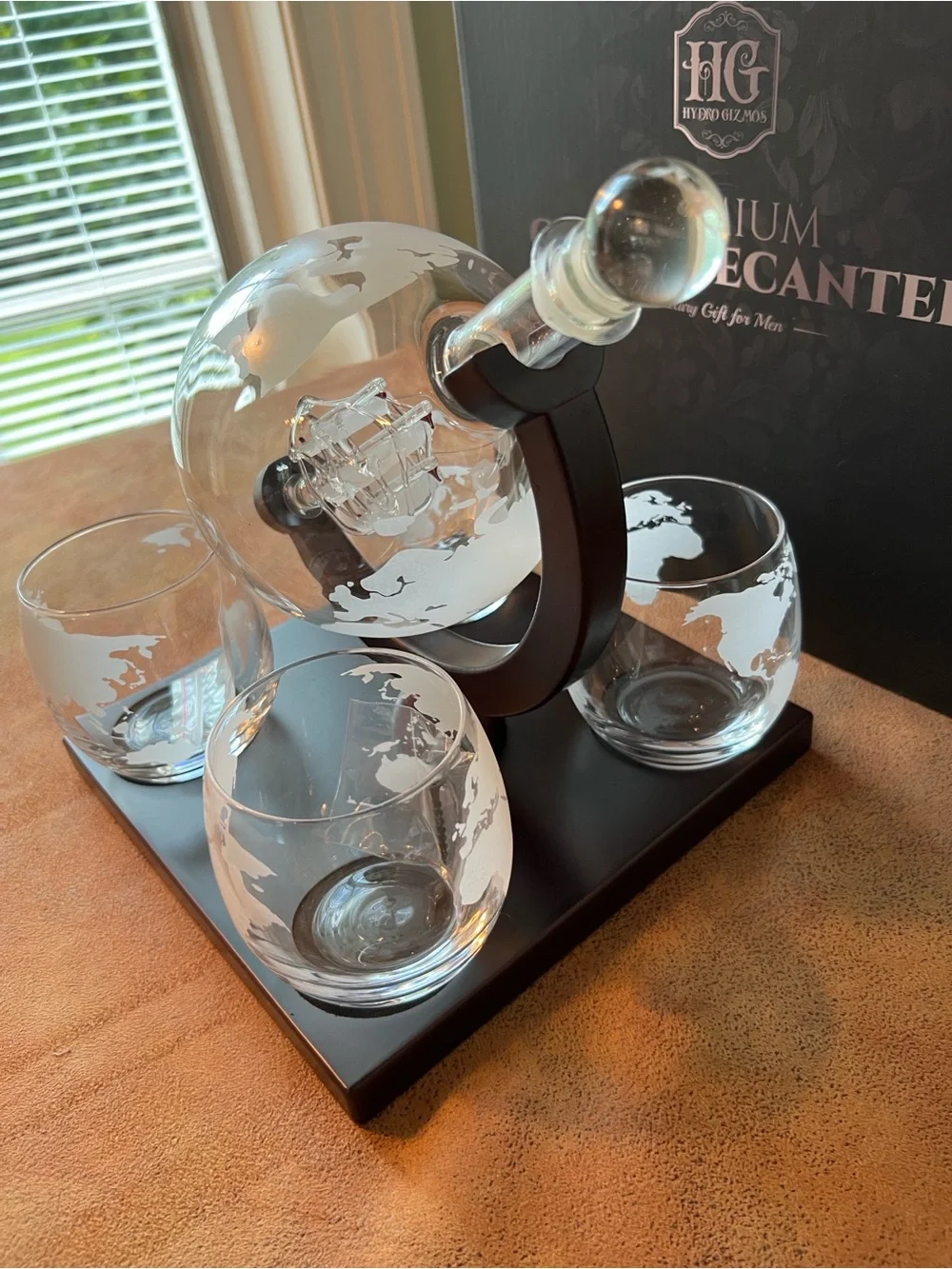 Hydro Gizmos Globe Etched Glass Decanter Set w/ four Globe Tumblers Clear White